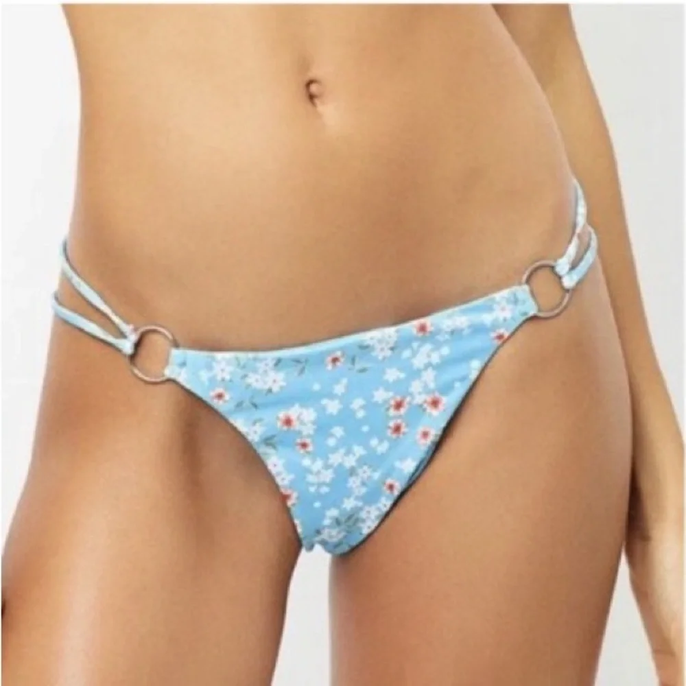 Frankie's Bikinis Blue Floral Ring-Detail Bikini Bottom